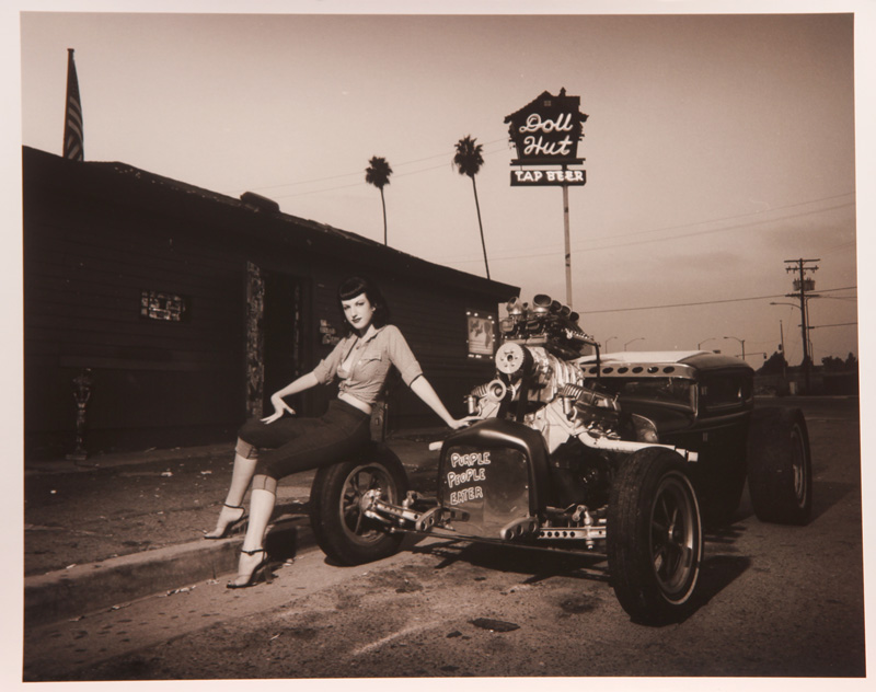 David Perry, Amanda With The Purple People Eater Doll Hut, Anaheim, Silver Gelatin Print, 28x35,5 Cm