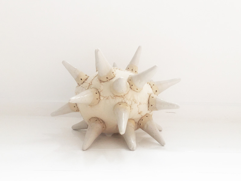 Lusesita, Estrella blanca, 2017, ceramic, enamel and abrics, 31x37x39 cm