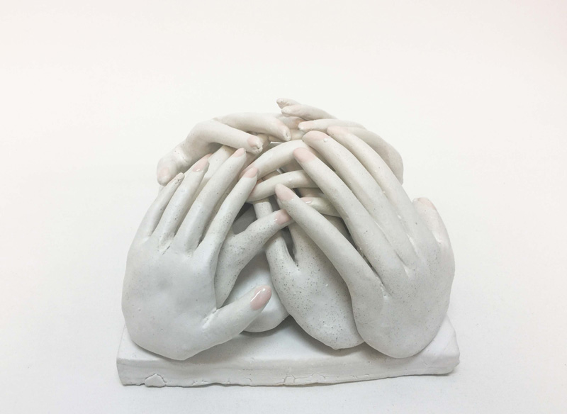 Lusesita, Manos a la obra, 2018, ceramic and enamel, 15x21x21 cm