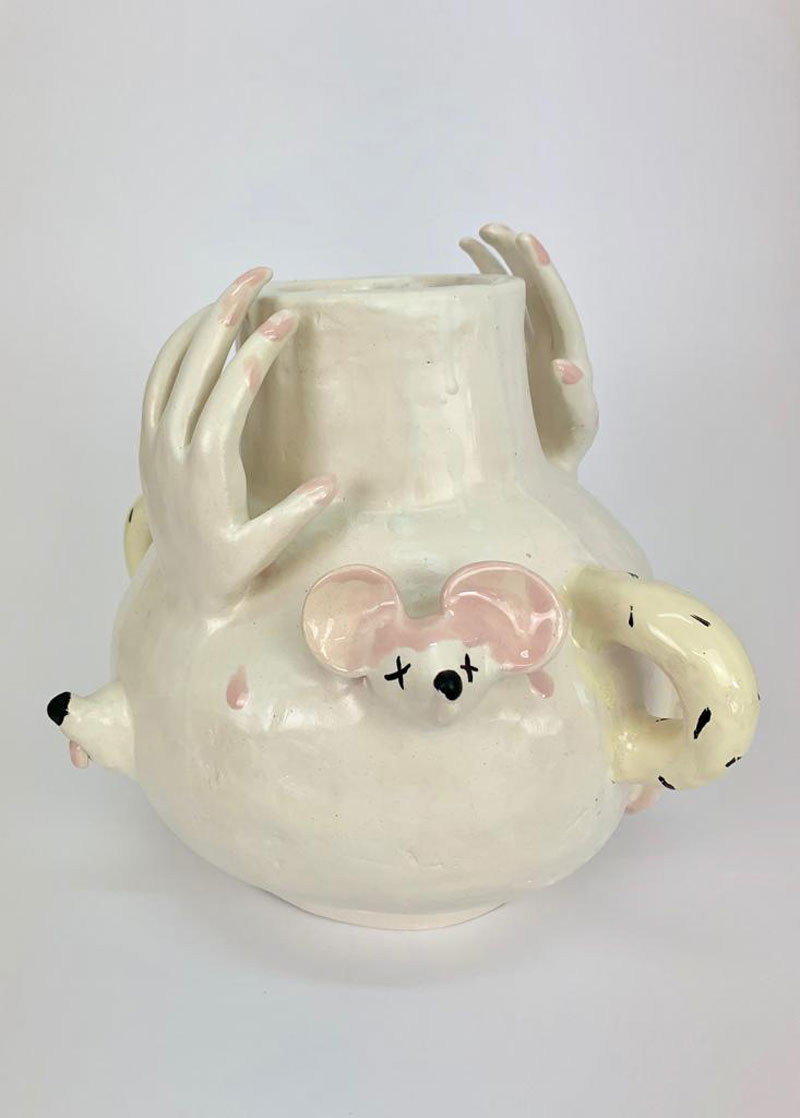 Lusesita, Untitled, 2019, vaso in ceramica, (h) 26x32x32 cm